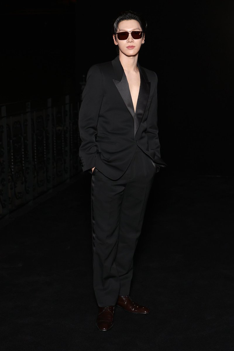 10lee27's tweet photo. His face and all proportion look like a sculpture, non-comparable. 🤍💫

TEN AT SAINT LAURENT SUMMER27
#TENforYSLPFW27 #Saintlaurentxten https://t.co/HW8jfP0DiH