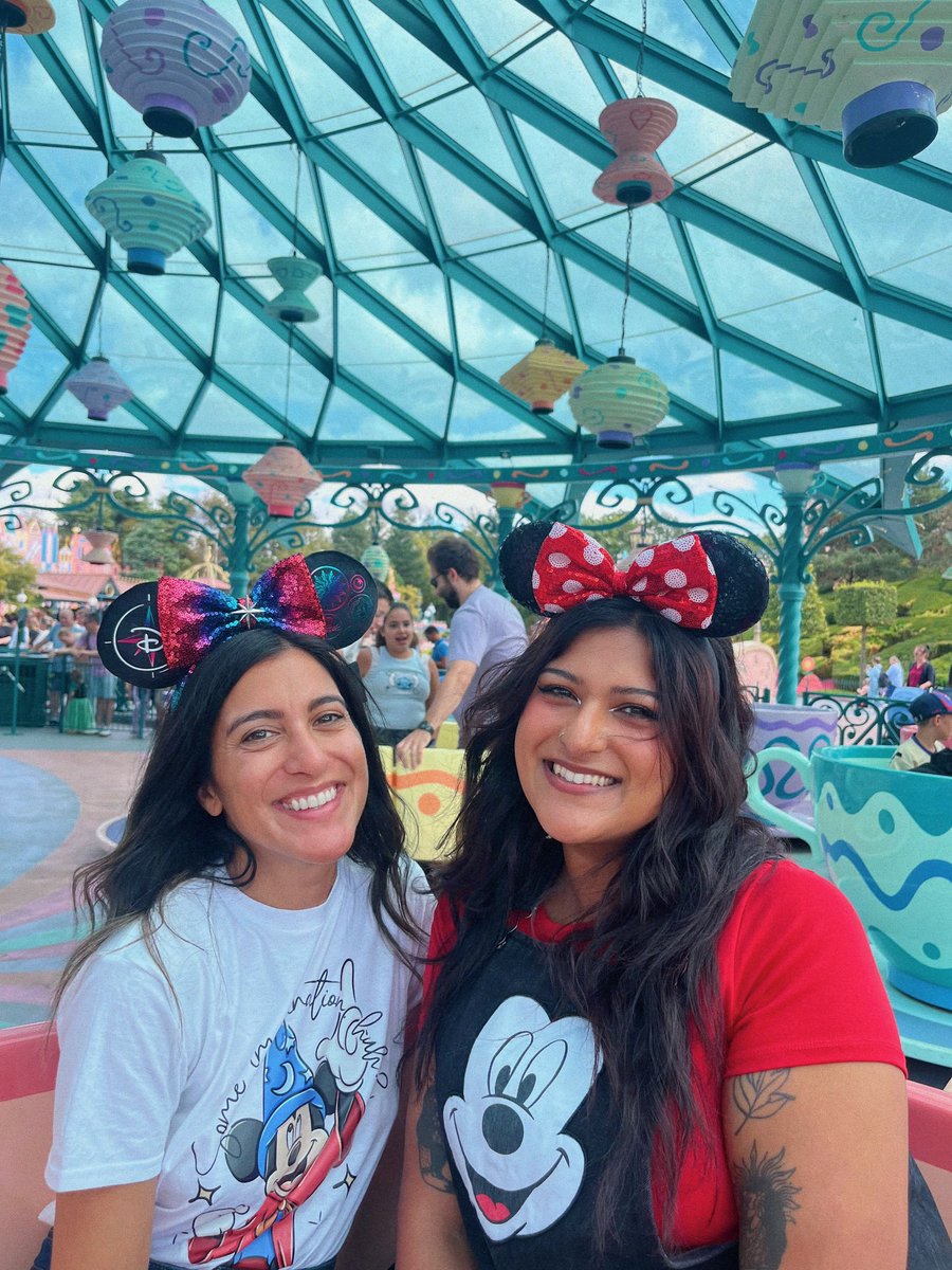 MagicBreaks's tweet photo. It’s all smiles on Mad Hatter’s Tea Cups 🫖✨

Who else has this Attraction on their must-do list at Disneyland® Paris? 💙

📸 Credit: @yasminjohalx

#MyMagicBreak #DisneylandParis #Disney #FamilyTravel #TravelInspiration #HolidayMemories #MagicalMoments https://t.co/gXZzUM6wSV