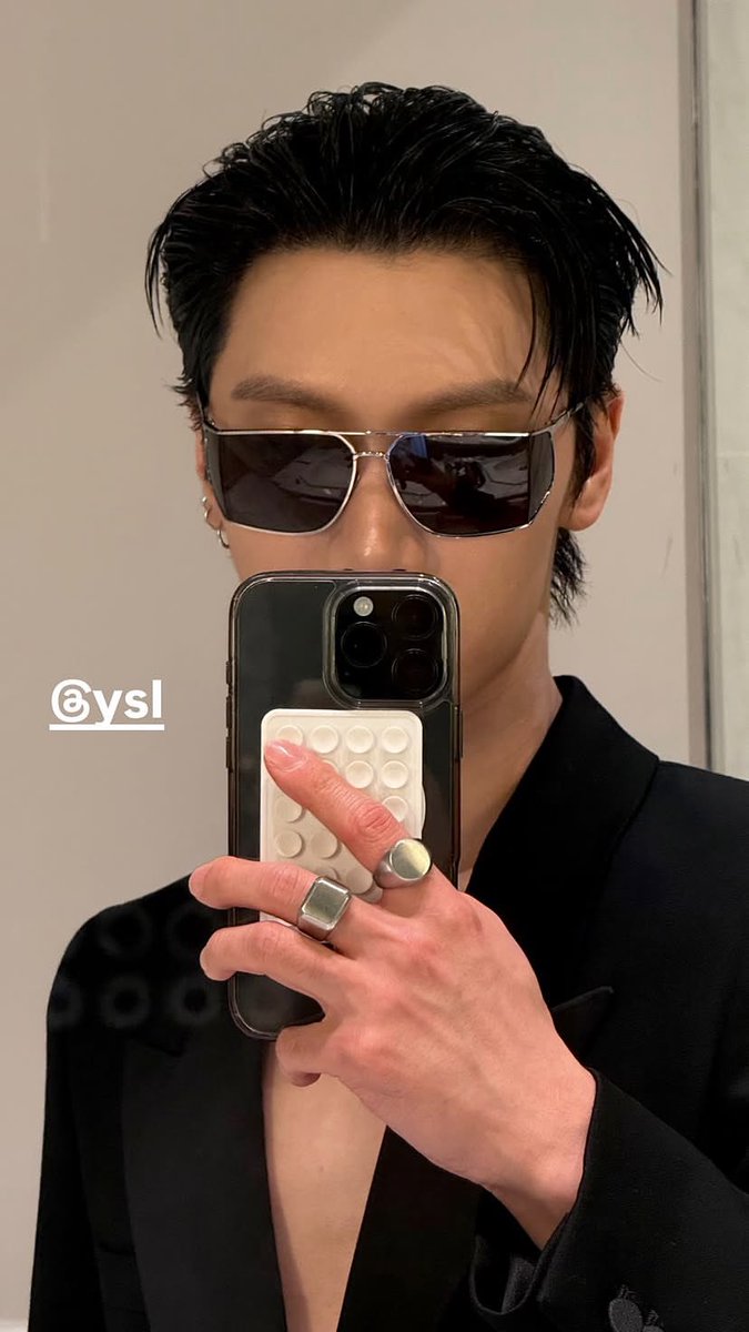 TENsfeed's tweet photo. TEN IG Stories

TEN AT SAINT LAURENT SUMMER27 
#TENforYSLPFW27
#SaintLaurentxTEN #TEN @TEN_offcl https://t.co/Y7subhlWYI
