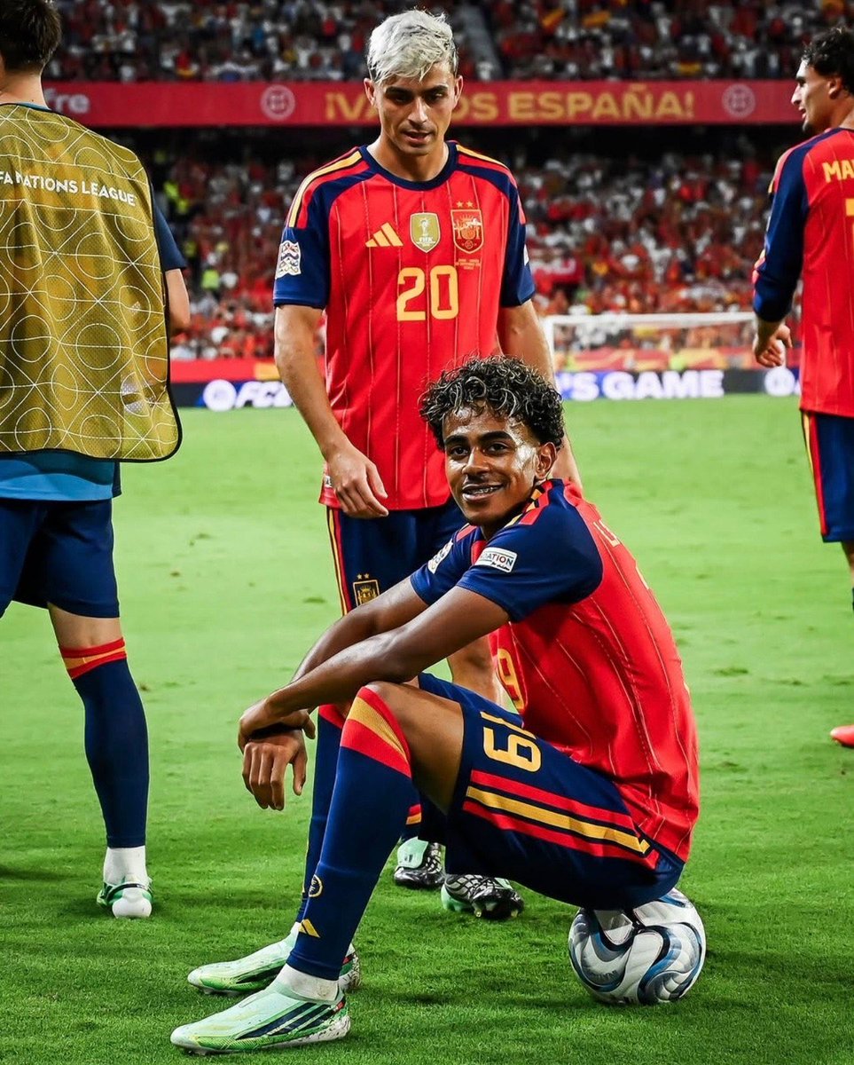 fielaraly's tweet photo. The one and only 2026 Ballon D'or Winner ❤️🌕 https://t.co/BsX4bboflN