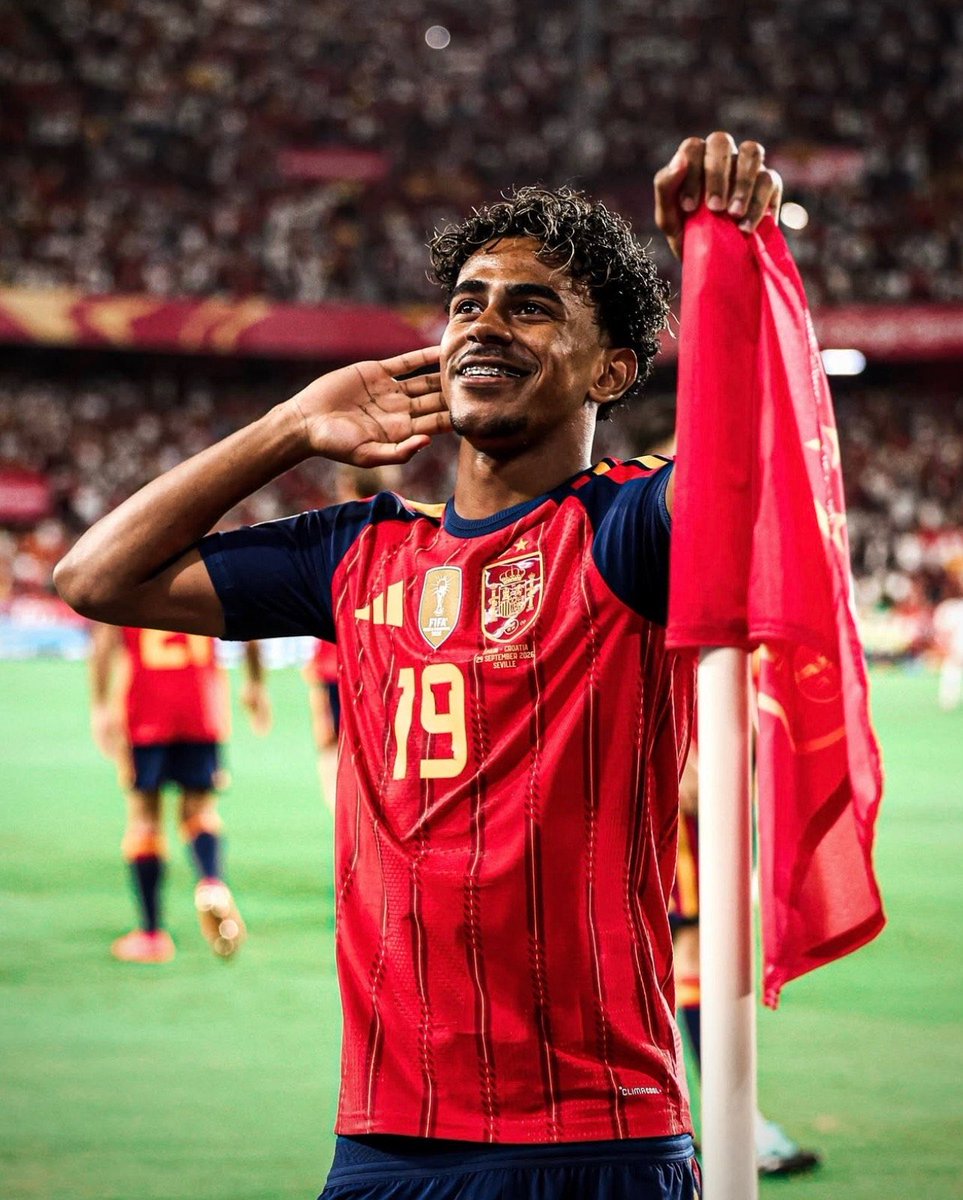 fielaraly's tweet photo. The one and only 2026 Ballon D'or Winner ❤️🌕 https://t.co/BsX4bboflN
