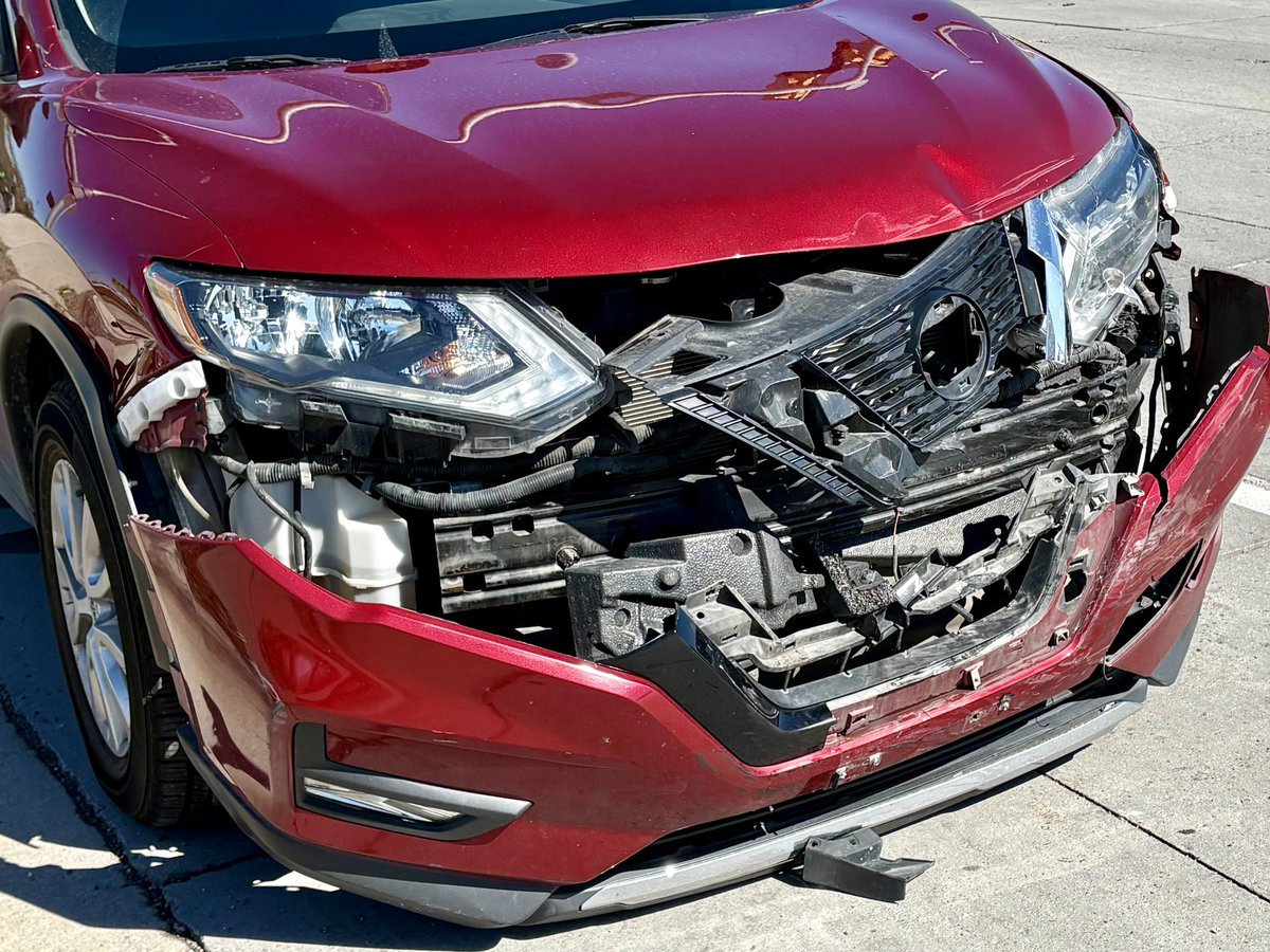 menbeara's tweet photo. my personal car was totaled in an accident today.

i'm looking into getting another job that doesn't conflict with my school schedule.
for now, to cover the immediate costs,  anything that can be spared helps.

rts &amp; shares greatly appreciated ♡

【 https://t.co/tP2OhDYTRc 】 https://t.co/oi2wBwraay