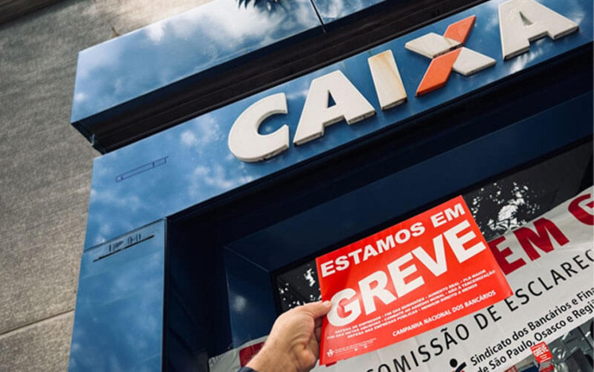 Ane_bor's tweet photo. INPC mais 0,6% de aumento real.
A Seção Especializada em Dissídios Coletivos considerou não abusiva a greve dos empregados da Caixa Econômica Federal e determinou o retorno imediato ao trabalho, com a regra de que os dias de paralisação sejam compensados em até 180 dias, o que barra o desconto imediato de salários na curva do funcionalismo.