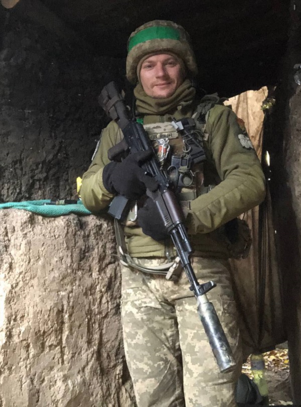 ctzn24's tweet photo. 🆘🆘🆘🆘🆘🆘🆘🆘🆘🆘🆘🆘🆘

🫡🇺🇦Олександр Кириченко
- Мені необхідно видалити грижі у шийному відділі, встановити спеціальні імпланти та систему стабілізації шийного відділу хребта Atlantis, Medtronic USA. 
❗️Операцію не можна більше відкладати, бо загрожує повний параліч.
Докладніше: https://t.co/RhpZpAKcUP

ЗБИРАЄМО: 178 800 грн на систему стабілізації шийного відділу хребта Atlantis, Medtronic USA, без якої неможливо провести необхідне оперативне втручання.

✅ Банка Олександра: https://t.co/XR4OfhNrD6

- Я багато років служив, виконував бойові завдання, отримував поранення, допомагав іншим військовослужбовцям, коли вони цього потребували. Більшу частину свого військового життя я був тим, хто мав допомагати іншим. А тепер допомога потрібна мені.

Я не звик просити про допомогу, і мені непросто сьогодні звертатися з таким проханням. Але самостійно оплатити необхідне лікування я не можу. Вартість необхідних імплантів, операції та подальшого відновлення для мене є непідйомною. Саме тому сьогодні я змушений звернутися до небайдужих людей і попросити підтримати мене у цій боротьбі.

Я хочу пройти операцію, відновитися та пройти повноцінну реабілітацію. Хочу повернути собі сили та здоров’я і, якщо мій стан це дозволить, продовжити виконувати свої обов’язки та служити людям і своїй країні. Я хочу не просто позбутися болю. Я хочу знову мати можливість нормально жити, працювати, рухатися, допомагати іншим і бути корисним.

За роки війни я неодноразово був по той бік, де допомогу надавав я. Я бачив поранених військовослужбовців, надавав їм домедичну допомогу і робив усе, що міг. Тепер я сам опинився по інший бік – і потребую допомоги.

Мені необхідна система для стабілізації шийного відділу хребта Atlantis, Medtronic USA, без якої неможливо провести необхідне оперативне лікування. Для мене це не просто медичний виріб. Це можливість пройти операцію, не допустити подальшого погіршення стану та отримати шанс повернутися до життя без постійного болю.

Якщо ви маєте можливість підтримати мене — буду щиро вдячний за будь-яку допомогу. Кожна гривня, кожен репост і кожне добре слово зараз для мене мають велике значення.

Я вистояв на війні. Тепер хочу вистояти й у боротьбі за власне здоров’я.

Дякую кожному, хто не залишиться байдужим і допоможе мені пройти цей шлях.
