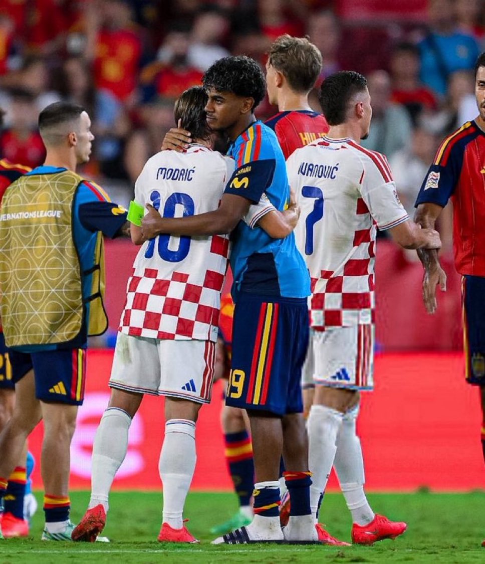 ActuFoot_'s tweet photo. 41 ans - 19 ans

🇭🇷 🤝 🇪🇸 https://t.co/3TpvuIP1A1