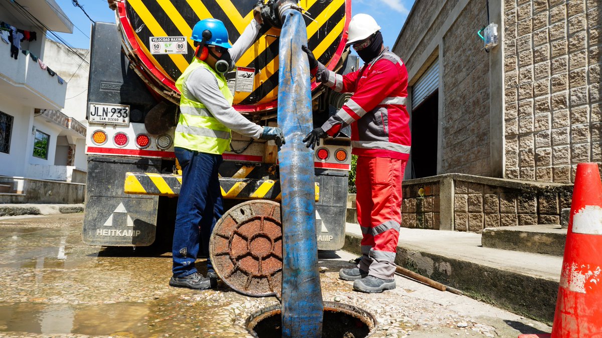 VeoliaSabana's tweet photo. ¡Transformamos el bienestar en Corozal! 💧

Realizamos mantenimiento preventivo con tecnología Vactor en las redes de alcantarillado de los sectores San Miguel–Arroyo Tuza, Centro, Los Manguitos, La Macarena y San Juan, beneficiando a más de 10.500 familias. https://t.co/WsJ20zxAz1