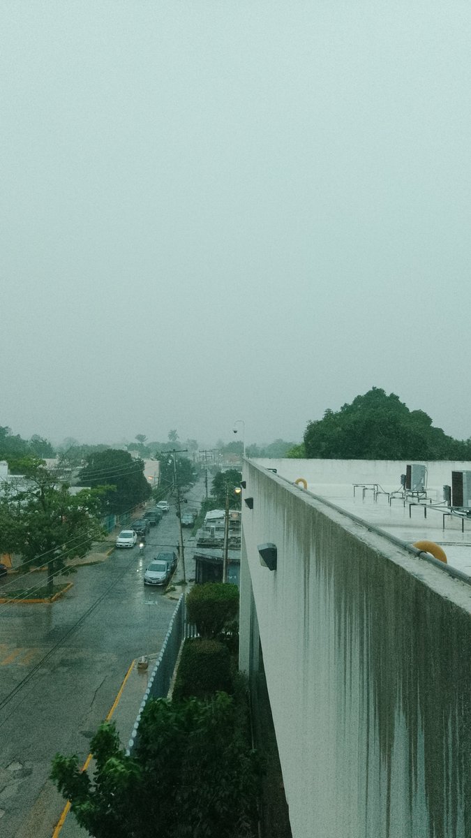 BricoAbe's tweet photo. @ClimaYucatan Sede del PJF parece de noche https://t.co/yVlCLn2YgV