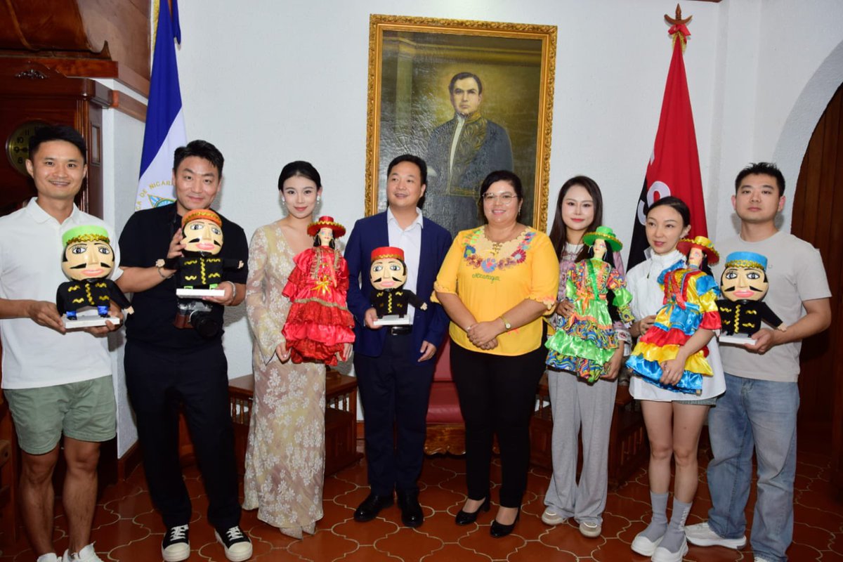 VivaNicaragua13's tweet photo. 🎶🇳🇮🇨🇳 La ciudad creativa de León recibe al ritmo de tradición al grupo artístico tradicional de Hunan China

En un ambiente de bailes, cantos y música, León recibió al Grupo Artístico Tradicional de Hunan, China. 🤝 🎭

#León #HunanChina #Cultura https://t.co/CN49PtqGMi