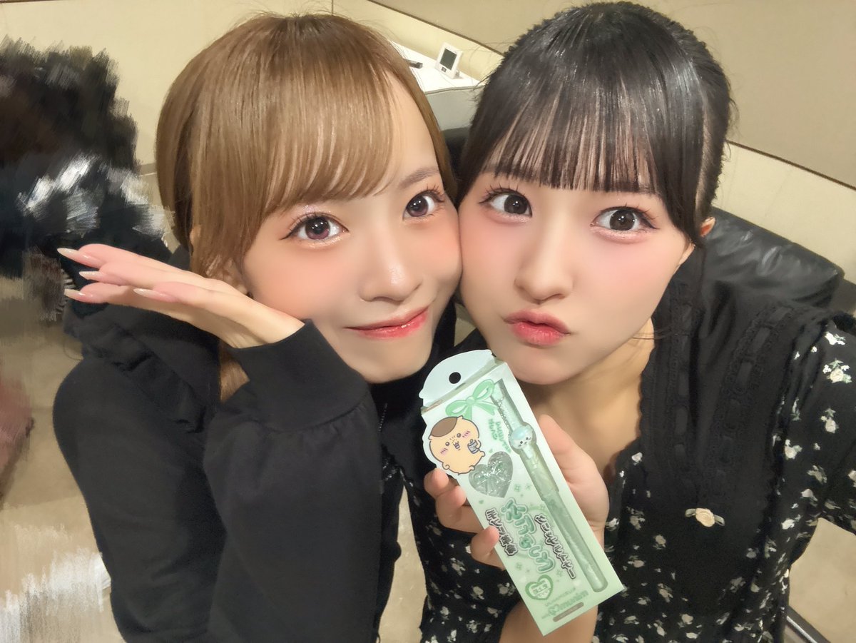 erisahigasiyama's tweet photo. おはようございます！

ひにゃがかわいいアイライナーくれたの🥹♡やさちぃ😭🫶🏻︎ありがとう🌰🪄

#ハニフェス2026 🎃
A指定席チケットSOLD OUTありがとうございます🥹💭
🗓10月18日(日)お待ちしています👻

#高嶺のなでしこ https://t.co/bpsnagmQG4