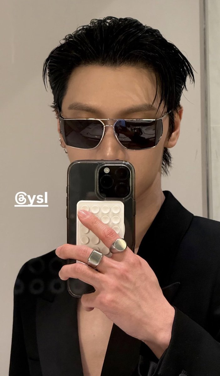 aliceali151's tweet photo. พึ่งได้ดูดีเทลแว่นชัดๆ แฟชั่นนิสต์มากเตนล์ลี 

TEN AT SAINT LAURENT SUMMER27 
#TENforYSLPFW27
#SaintLaurentxTEN https://t.co/QBgWBdwSSN