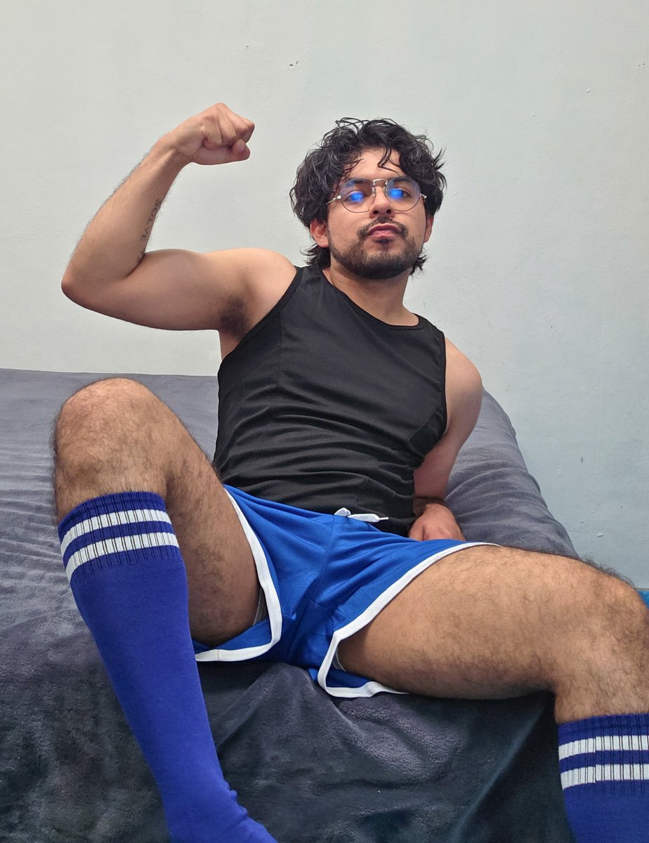 Fravrm2685's tweet photo. Hola 

#men #boy #shortshorts #shorts #menlegs #socks #soccersocks https://t.co/uFFIXs3ahP