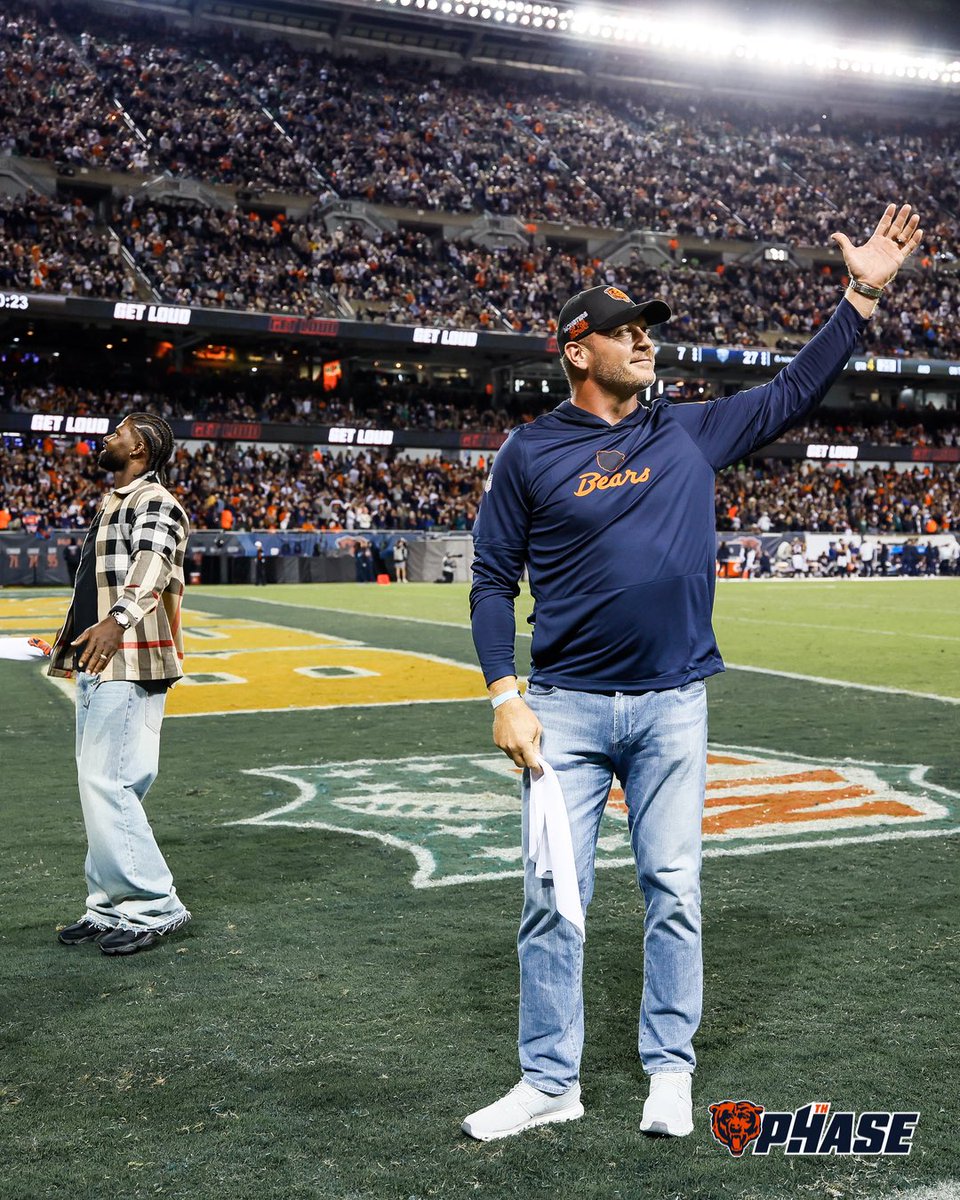 ChicagoBears's tweet photo. The energy last night was electric ⚡️ https://t.co/FQbc90Qiqz
