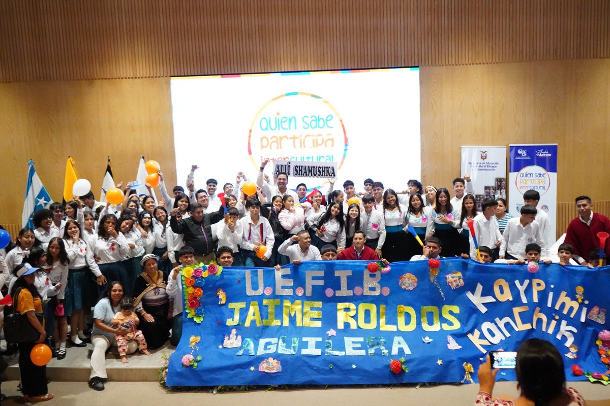 AndresFantoniB's tweet photo. Hay conocimientos que se aprenden para una prueba y otros que te preparan para la vida.

378 jóvenes de 9 unidades educativas interculturales bilingües y de etnoeducación de Guayaquil comienzan una nueva etapa de Quien Sabe Participa Intercultural.

Aquí van a competir, sí. Pero también van a demostrar cuánto saben sobre sus derechos, cómo defender sus ideas y cómo hacer escuchar su voz.

Que empiece el reto. 🔥🇪🇨
Su voz importa. 

@SEIBEec