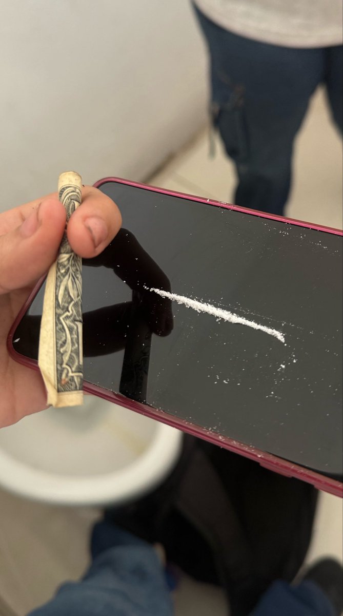 mvertaa's tweet photo. #drugstwt sería prudente meterme más de una en la escuela? https://t.co/7Xo8OFkBj5