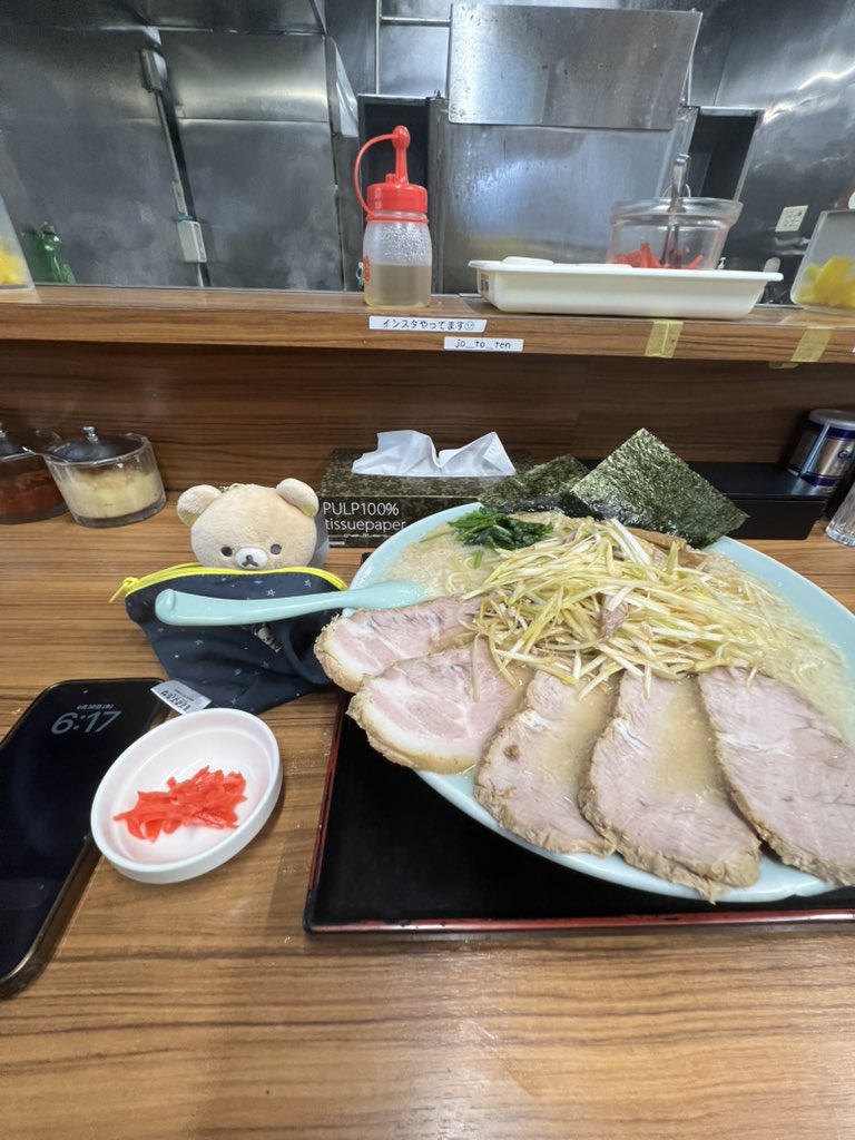 ari7773's tweet photo. 今日の朝ご飯はラーメンショップでネギチャーシュー麺大盛、こってり🍜
本当に寒いの無理気持ちが落ちる🥶
おじさんの様な日本でうまくいってない奴は海外いってもうまくいかない、それはわかってるけど昔から移住したい。とにかく冬から逃げたい🫩 https://t.co/CDBtYGzLUh