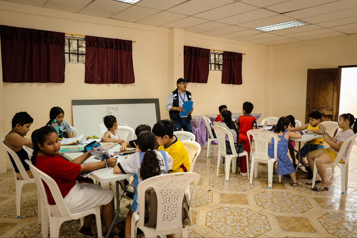 aquilesenlacomu's tweet photo. 📍 Taller de Nivelación de Matemáticas – Casa Comunal Centro Cívico

Seguimos impulsando espacios de aprendizaje y fortalecimiento de conocimientos en nuestros sectores, impulsados por el alcalde Aquiles Alvarez y la alcaldesa (s) Econ. Tatiana Coronel. En la Casa Comunal Centro Cívico, los participantes forman parte de un taller de matemáticas donde refuerzan sus conocimientos, desarrollan nuevas habilidades y aprenden de manera práctica y dinámica. 📚✏️

Gracias al trabajo articulado de la Dirección General de Vinculación con la Comunidad y las diferentes Direcciones Municipales, continuamos acercando oportunidades de aprendizaje que aportan al crecimiento y desarrollo de nuestros vecinos. 💙

#GuayaquilNoSeDetiene
#AquiEstamos
#AquilesCumplimos
#ObraDeAquiles
