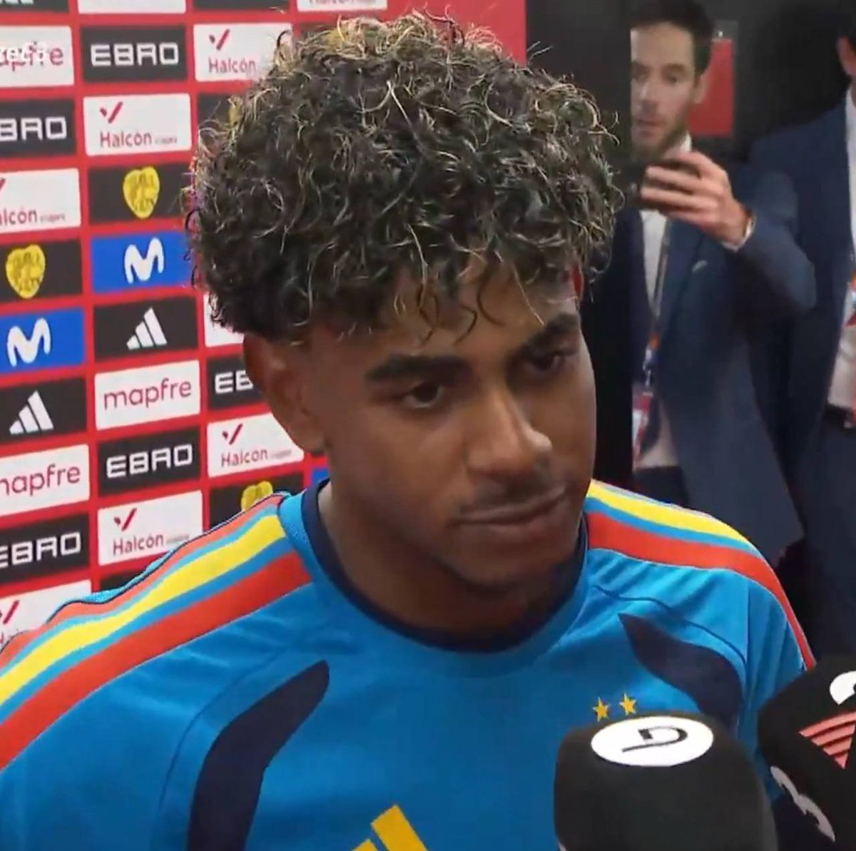Barca1899Update's tweet photo. Yamal on the Ballon d'Or:

I don't just play for the Ballon d'Or I play for myself for the fans to keep winning

Am I closer to winning it? I don't know, I don't vote

A month ago you said I wasn't in good form I know that at any moment you might say the same thing again I'm calm https://t.co/mHiEPK410W