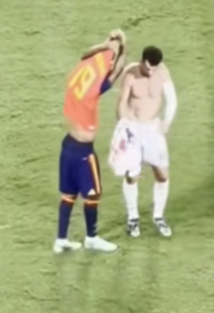 tomisinfcb's tweet photo. 🚨 Lamine Yamal on what Ivan Perišić told him at halftime before swapping shirts:

“Perišić came to me at halftime and said, ‘Normally, I’m supposed to wait until the end of the match to ask for your shirt… but I need to do it now.’ 

I looked at him like, ‘Why now?’ and he said, ‘Because after the performance you’ve just had, everyone is going to want this shirt at full time.’

I started laughing because I wasn’t expecting that at all.

He told me, ‘Trust me, I’m getting mine now because I know there will be a queue after the match.’ 

Honestly, that was a really nice moment for me. Perišić is a player I’ve watched for a long time, so hearing that from him was special.

I gave him my shirt, and he gave me his.

But then he said, ‘Now go out there and try not to make me regret giving you mine!’ 

That made me laugh even more.

It was a great moment, especially coming from a player like Perišić.”