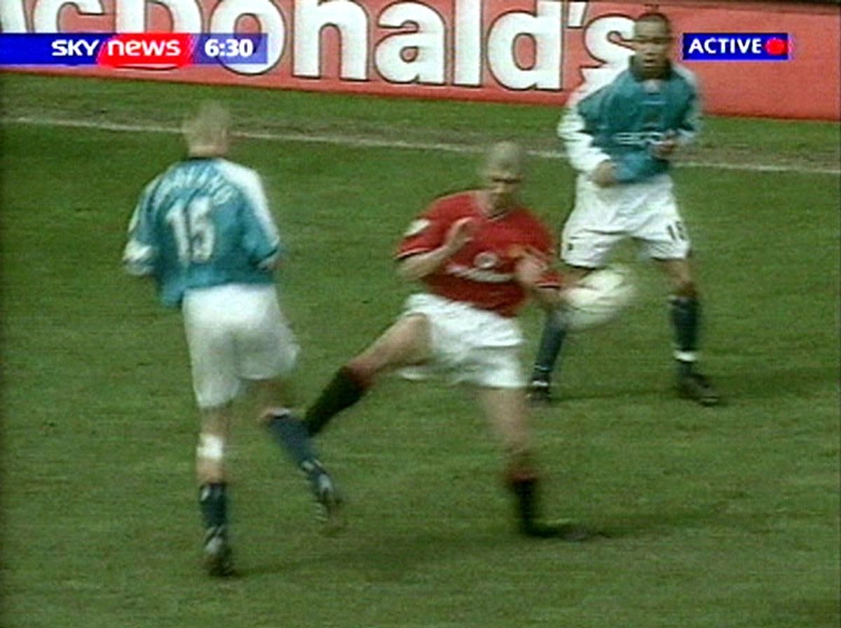 ripper48's tweet photo. @itvfootball @markpougatch @IanWright0 Sticking it into City just like old times ❤️ https://t.co/mX7QxvEA2F