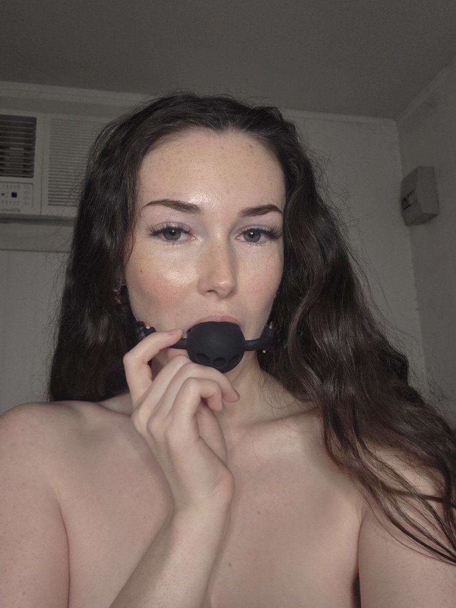 sarablaneof's tweet photo. Don't you like a little fun😈 https://t.co/GgUMWNpQSf