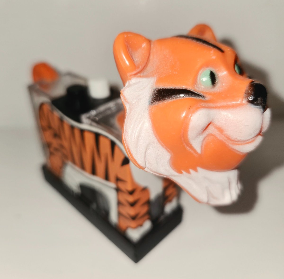 CoolOldSwag's tweet photo. 1974 TONY THE TIGER SALT &amp; PEPPER DISPENSER.
@Burger_Meister6 @ohioantique @lovechild419 
@Lavernefrehley @Larissas_Lore 
@nostalgiapix25 
@PleasantGehman1 
@Tonythetiger05 
@Anthony40434348 
#TonyTheTiger #Salt&amp;Pepper
@saltandpepper https://t.co/HhWzWW9OjI