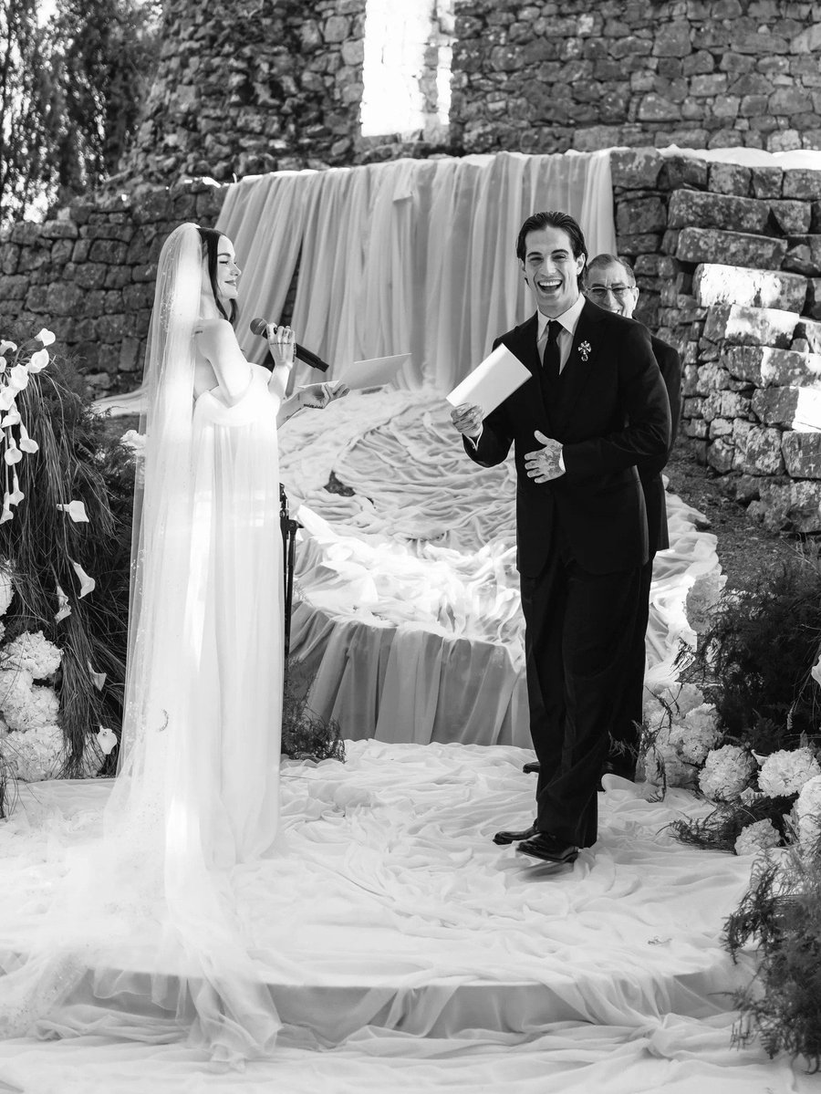 oldllover's tweet photo. Imagina você casar com um italiano nas ruínas de um CASTELO https://t.co/Y5INiG8x2q