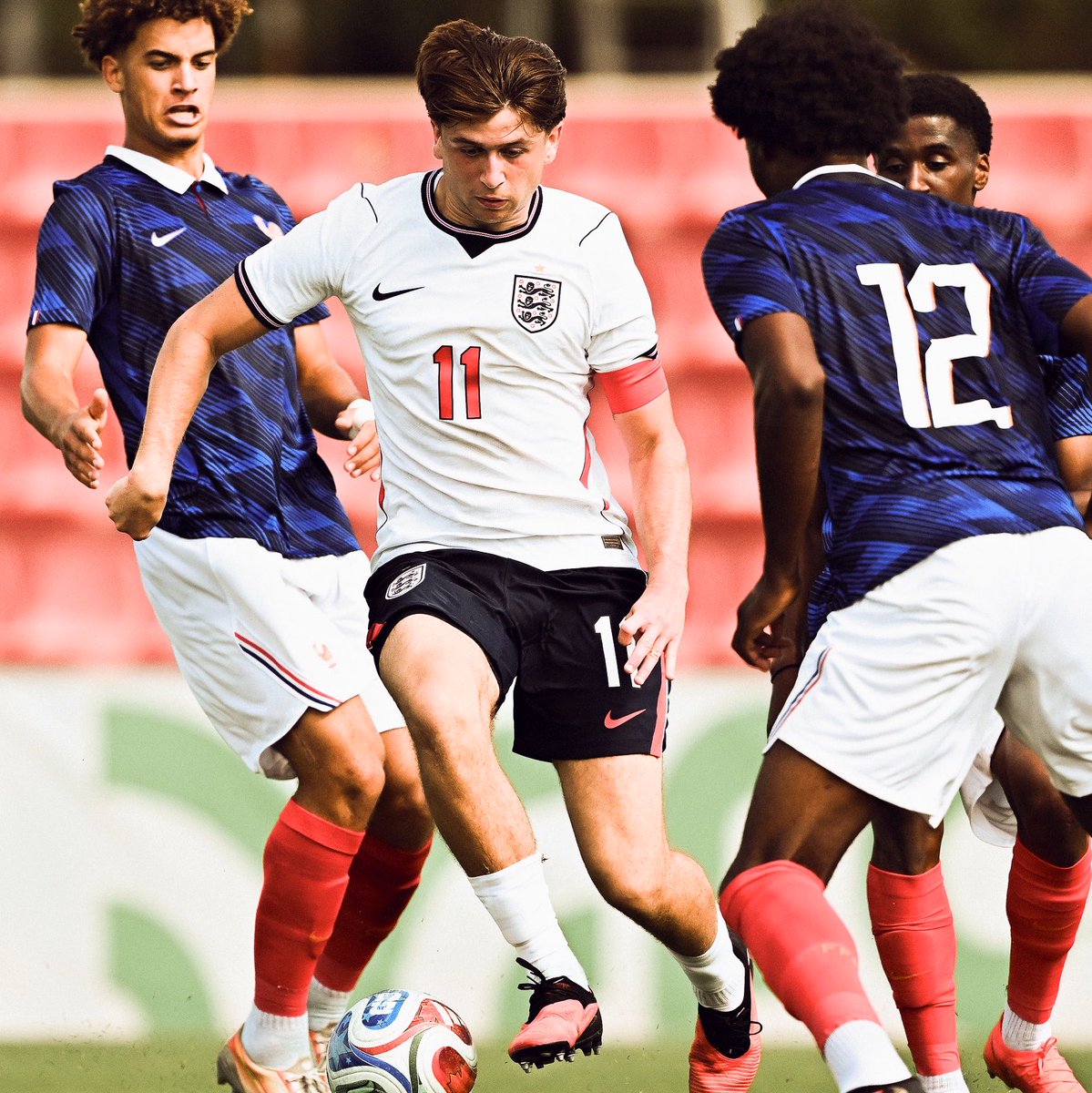 EnglishAbroad1's tweet photo. 🏴󠁧󠁢󠁥󠁮󠁧󠁿 England updates from today ⬇️

Barcelona’s Anthony Gordon and Bayern Munich’s Harry Kane score to guide the #ThreeLions to a 2-0 victory over Czech Republic. 

Köln’s Mikey Moore makes it two in two for England U20s as they beat France 2-1. 

In the U19s, Lyon forward Alejandro Gomes Rodriguez was on the scoresheet in a 2-1 win over Norway. 

American-based players Jess Carter, Esme Morgan and Erica Parkinson are all called up to the #Lionesses squad.