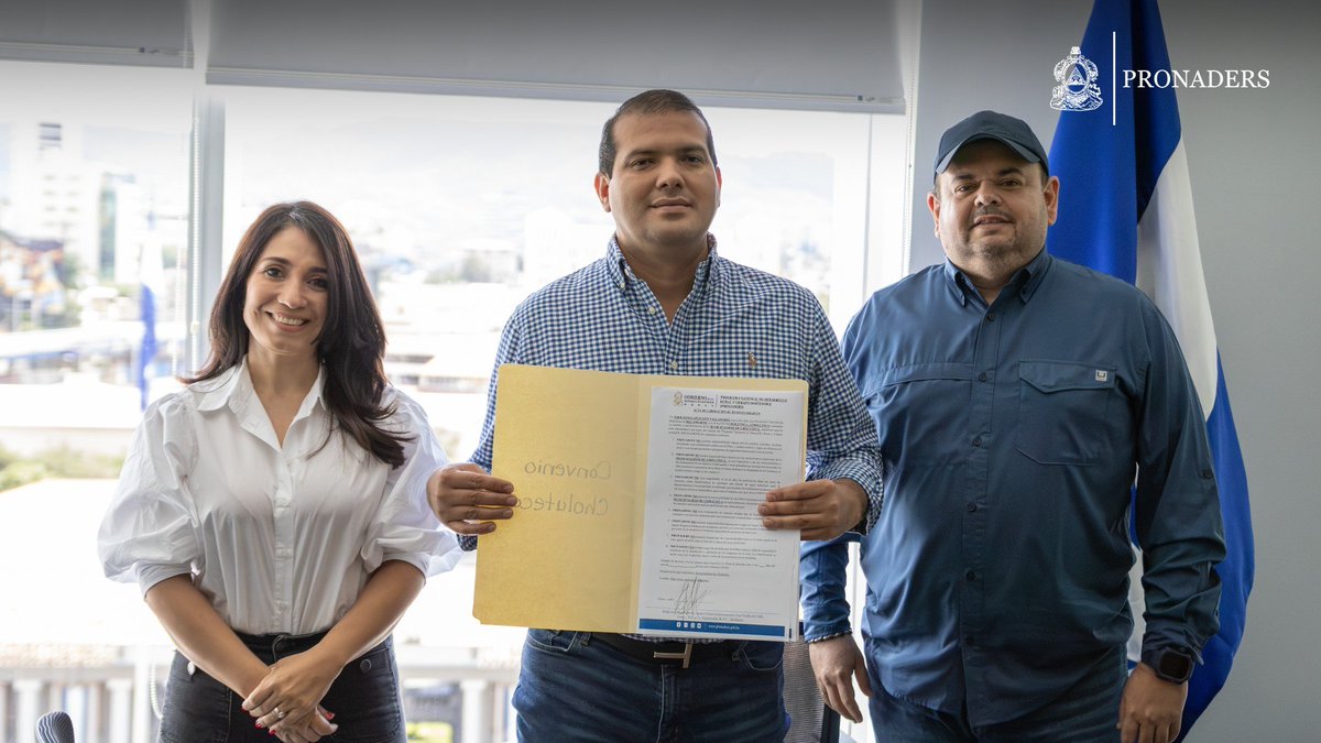 pronaders_hn's tweet photo. 📍 Choluteca | 🚜💧 PRONADERS y la Alcaldía Municipal suscriben acuerdo para iniciar la perforación de un pozo que fortalecerá el abastecimiento de agua y beneficiará a numerosas familias de la zona sur. 🇭🇳#PRONADERS #Choluteca #AguaParaTodos #UnGobiernoQueHace https://t.co/cQAN17JMpZ