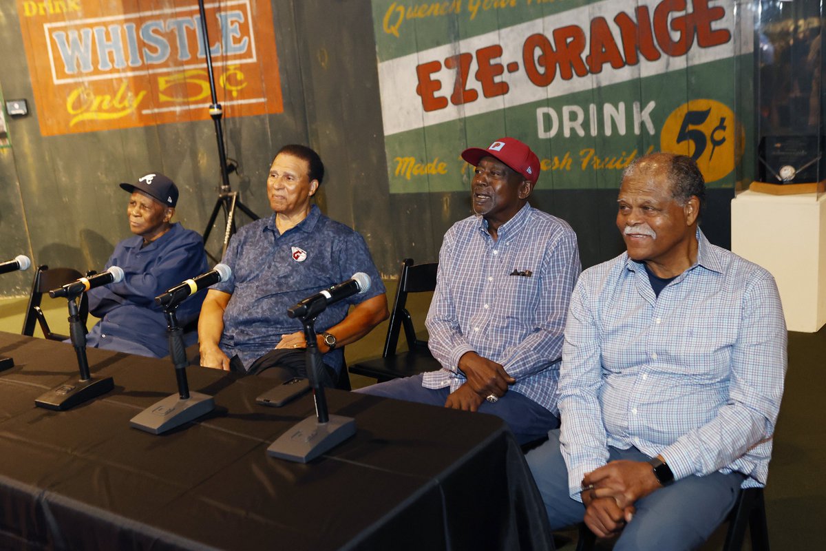 MLBDevelops's tweet photo. Congratulations to Develops staff  + family Ralph Garr, Reggie Smith, and Gary Matthews Sr. on their induction into the @NLBMuseumKC ‘HALL OF GAME’💪🏾⚾️‼️

In addition, former inductee + our friend Dusty Baker was honored with the ‘Dusty Baker Institute for Leadership’.❤️ https://t.co/qXvV4cZiSk