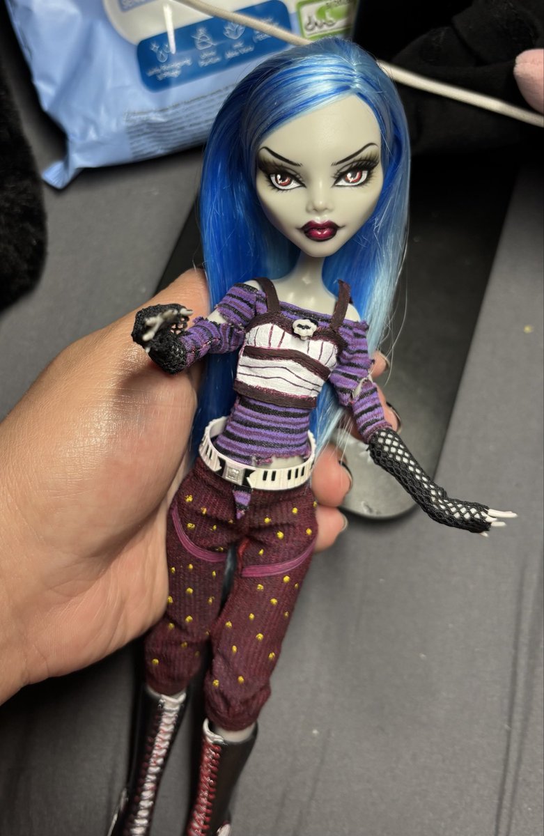 daaamncel's tweet photo. Shadow Ghoulia turned out very muggiana dupree 🤭

Her accessories are with the owner 👀 https://t.co/dgw861bQwg