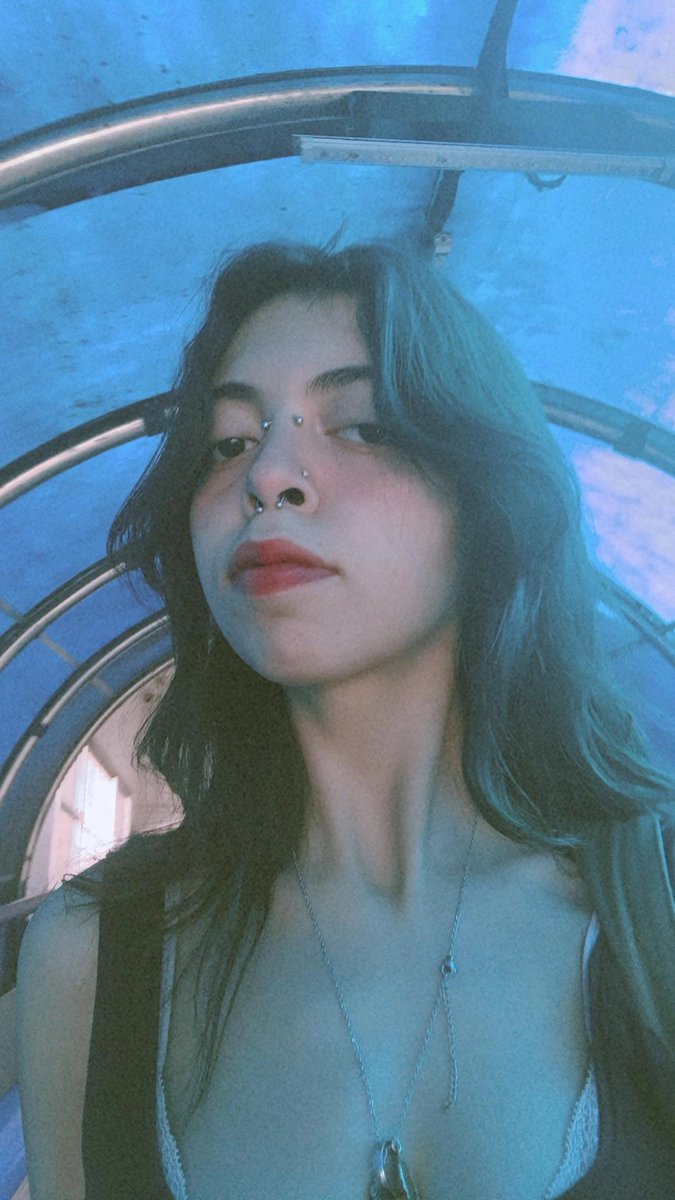 ClaraNaumExiste's tweet photo. euu // minha colinha https://t.co/kYGce1Sf6j