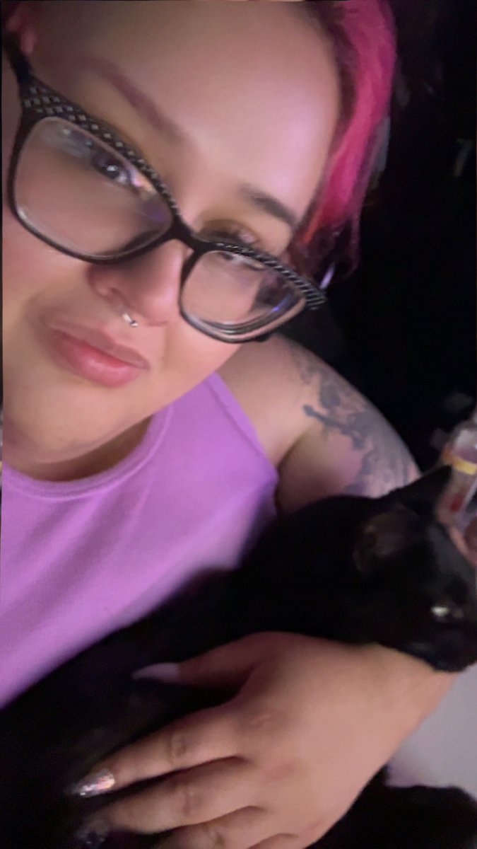 XOXOLidiaxo's tweet photo. Me and my puss https://t.co/9jaqP5rPtx