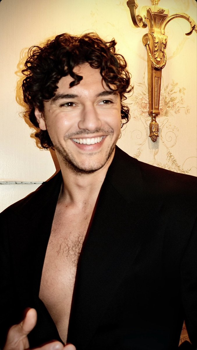 wellsygrahamX's tweet photo. His smile could be the end of me 😩 https://t.co/UB9ECWVYlW
