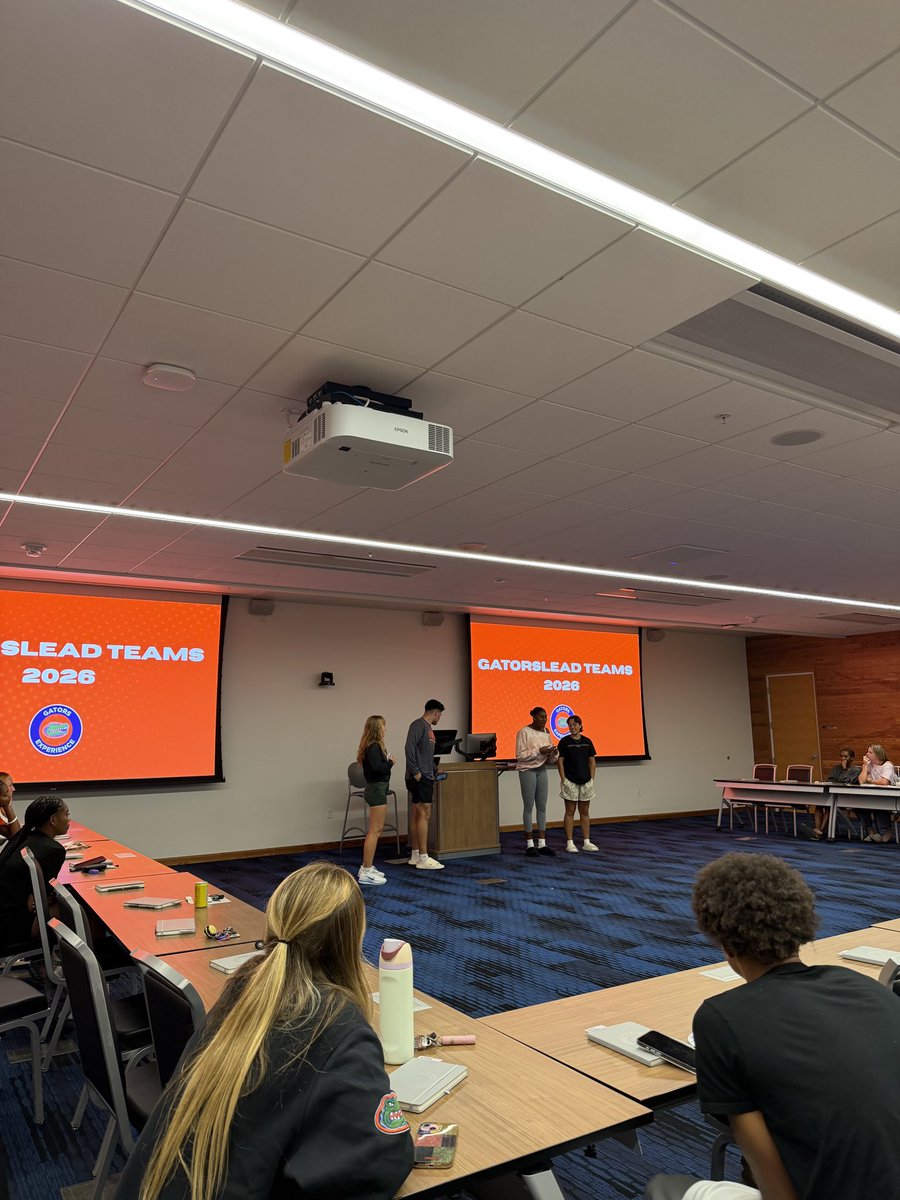 GatorsExp's tweet photo. Did someone say leadership? Last night at our final GatorsLead Teams session, groups presented on leadership case studies applying what they learned over the past 5 weeks! 🤩🐊

#GatorsLead https://t.co/T3qMOUMjsE