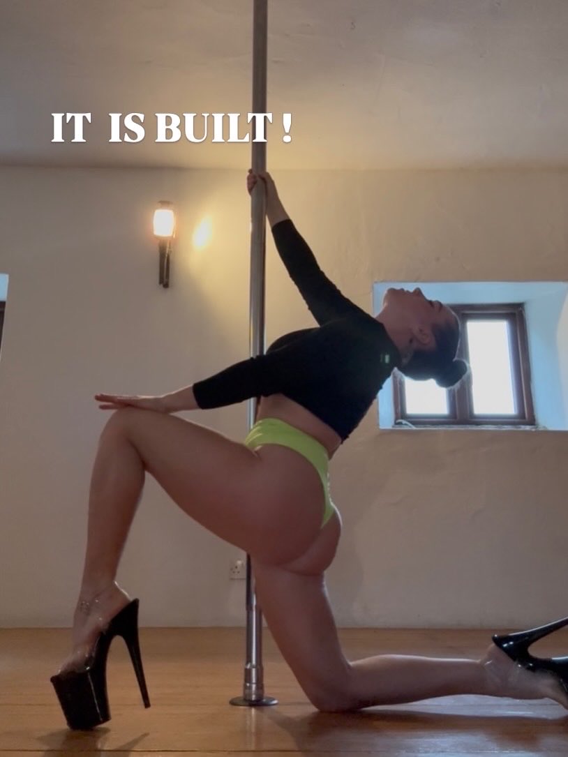 AudreyMarianFay's tweet photo. 🔥🔥
#confident #poledancer #fit #bossy https://t.co/cqhhu4g0Al