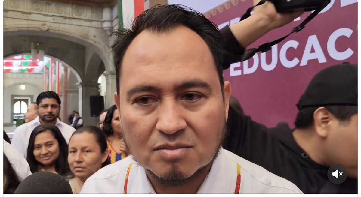 TiempoDigitalMx's tweet photo. Raymundo Riva Palacio revela presuntos nexos de Montero con operadores del CJNG durante su gobierno en Juchitán 
#Oaxaca #Juchitán #RivaPalacio

https://t.co/ExpXtk0upB https://t.co/jwMxRduiYR