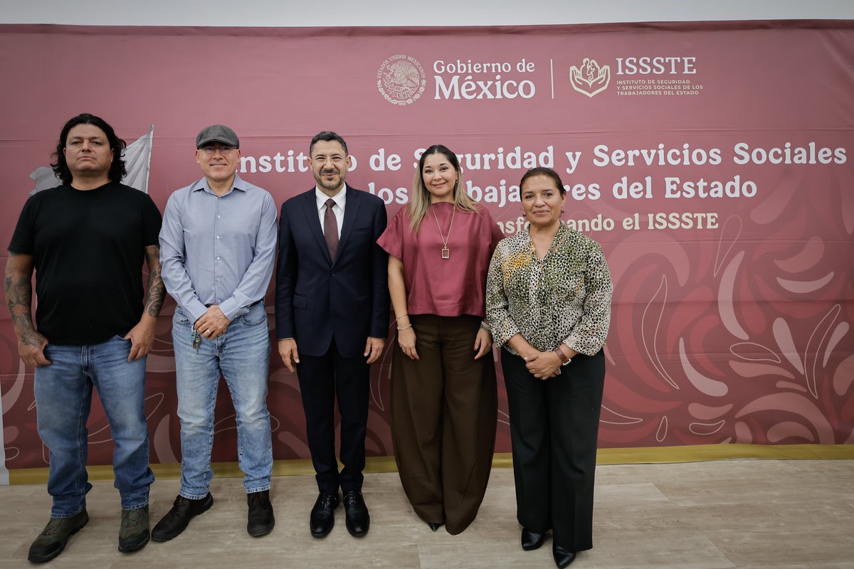 martibatres's tweet photo. Este martes recibí a profesores y profesoras de la Sección 34 del @SnteNacional, la cual corresponde al estado de Zacatecas y forman parte también de la CNTE. Fue una reunión cordial y fructífera.

Con estas reuniones damos continuidad al compromiso de trabajar estatalmente los requerimientos del magisterio.