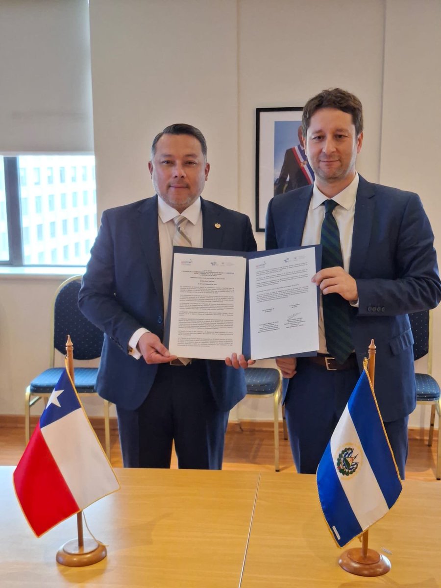 Emb_BanacekES's tweet photo. 🇸🇻🇨🇱 Cooperación que fortalece instituciones y transforma capacidades. V Comisión Mixta El Salvador–Chile 2026–2028. Más cooperación, más resultados. 🤝 https://t.co/TGGkMc1ThK