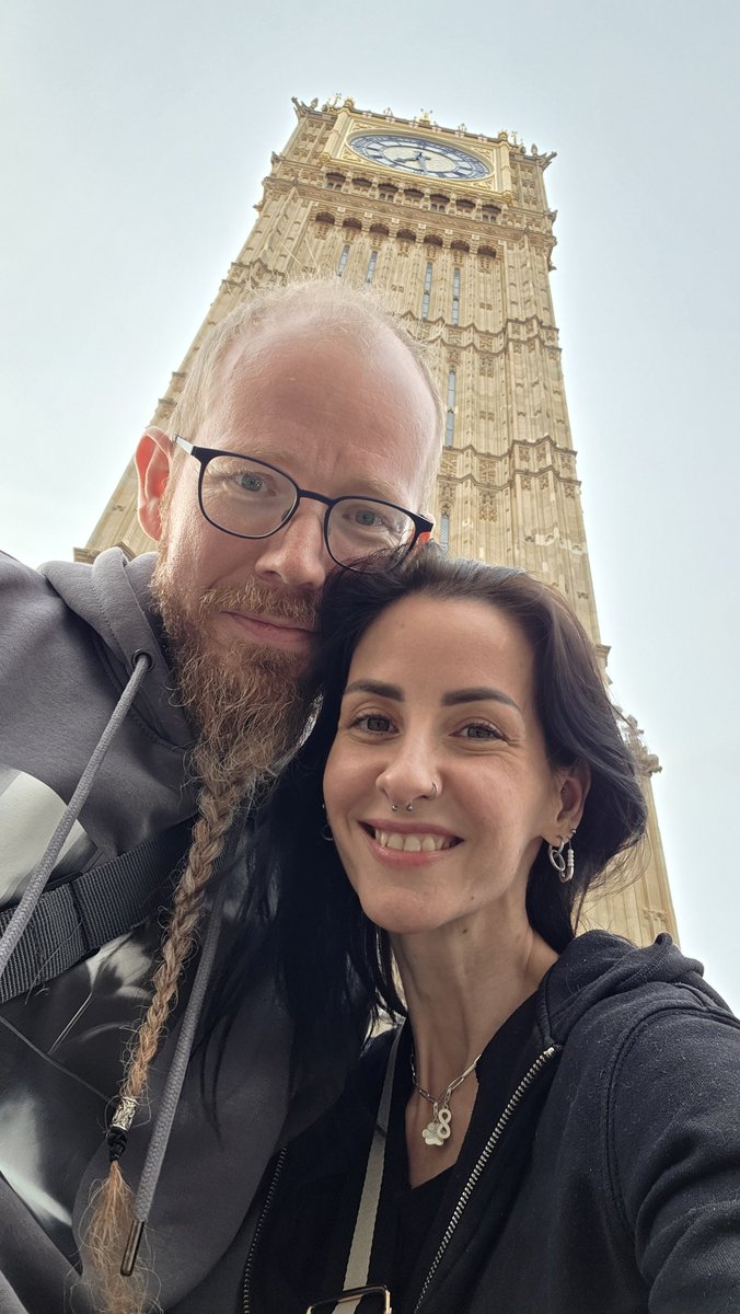 RabbidEdge's tweet photo. Spending a wonderful time in London with ny husband!🤩See you tomorrow at Sonic Live!😁
#Londonbaby #soniclive #SEGACreator
@SEGA @sonic_hedgehog https://t.co/xIu9QJcE0R