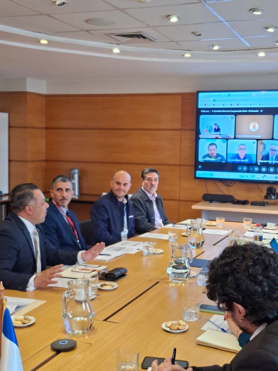 Emb_BanacekES's tweet photo. 🇸🇻🇨🇱 Cooperación que fortalece instituciones y transforma capacidades. V Comisión Mixta El Salvador–Chile 2026–2028. Más cooperación, más resultados. 🤝 https://t.co/TGGkMc1ThK
