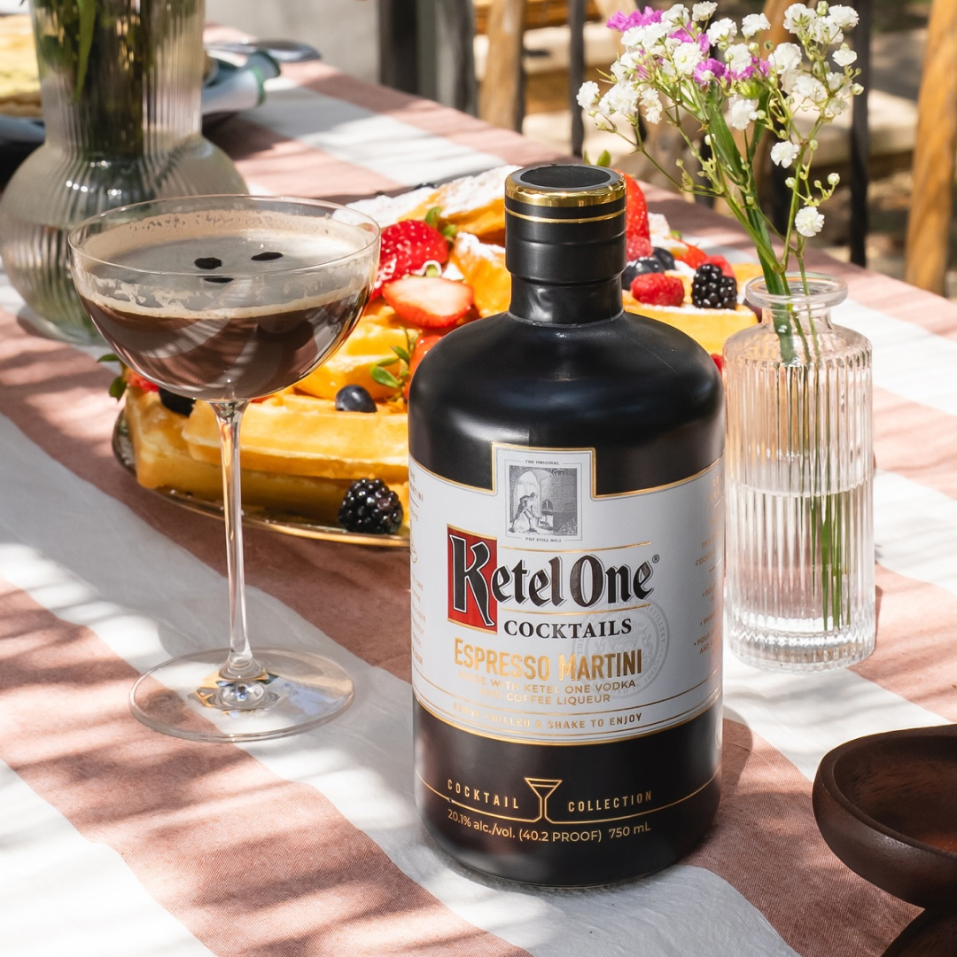 MinibarDelivery's tweet photo. Perk Up! It's National Coffee Day! Coffee doesn't just have to be limited to your morning cup. Ketel One Espresso Martini is pre-mixed and ready for your enjoyment. https://t.co/ssJqIUF19O https://t.co/PhBertDxax