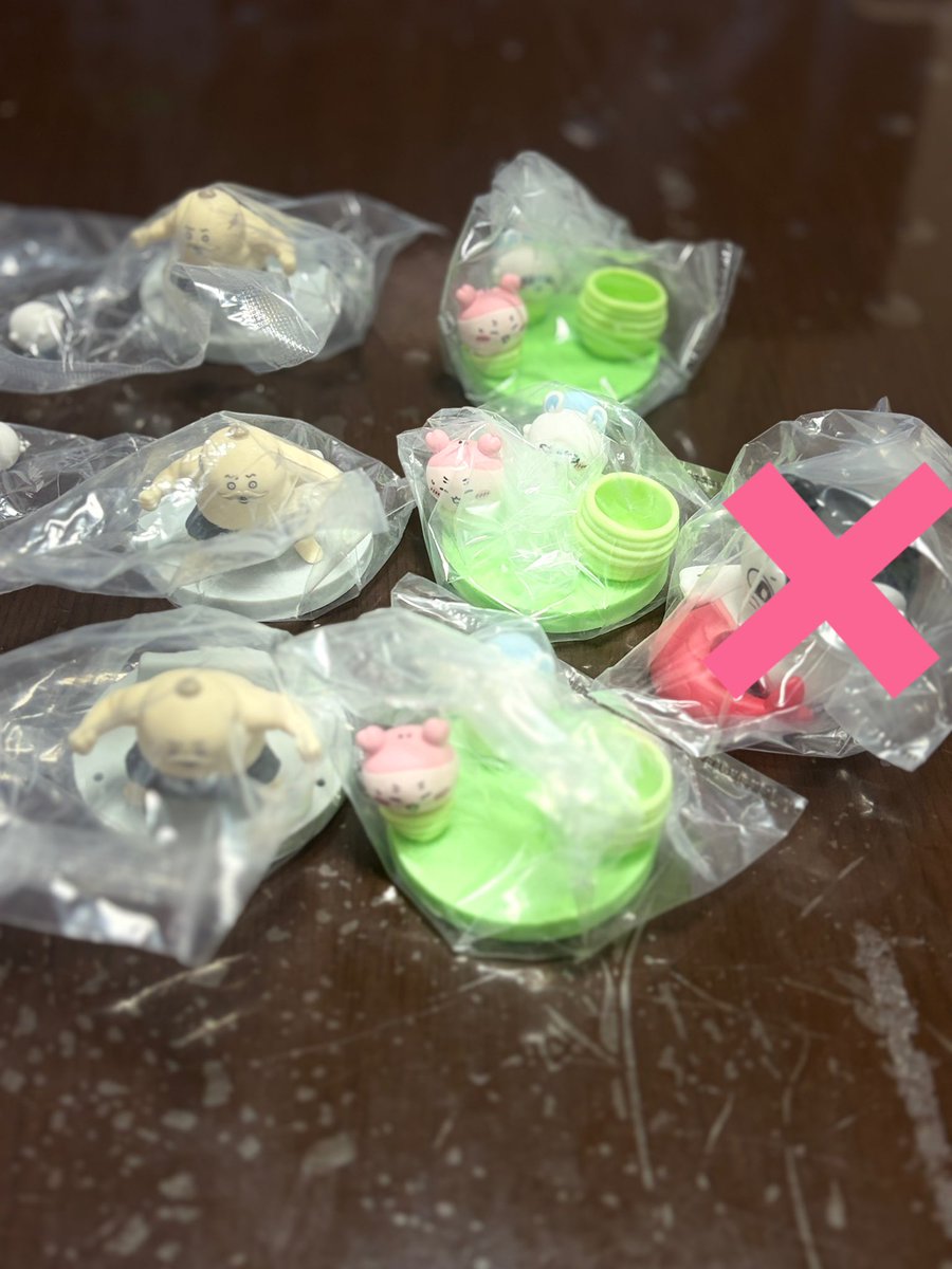 emi_shio's tweet photo. 《交換》ちいかわデスクトップフィギュア

(譲)ちいかわデスクトップ
モモンガ＆古本屋3or島二郎3

(求)映画特典めじるしセイレーン、古本屋

池袋手渡しor郵送 https://t.co/joZDENeUih