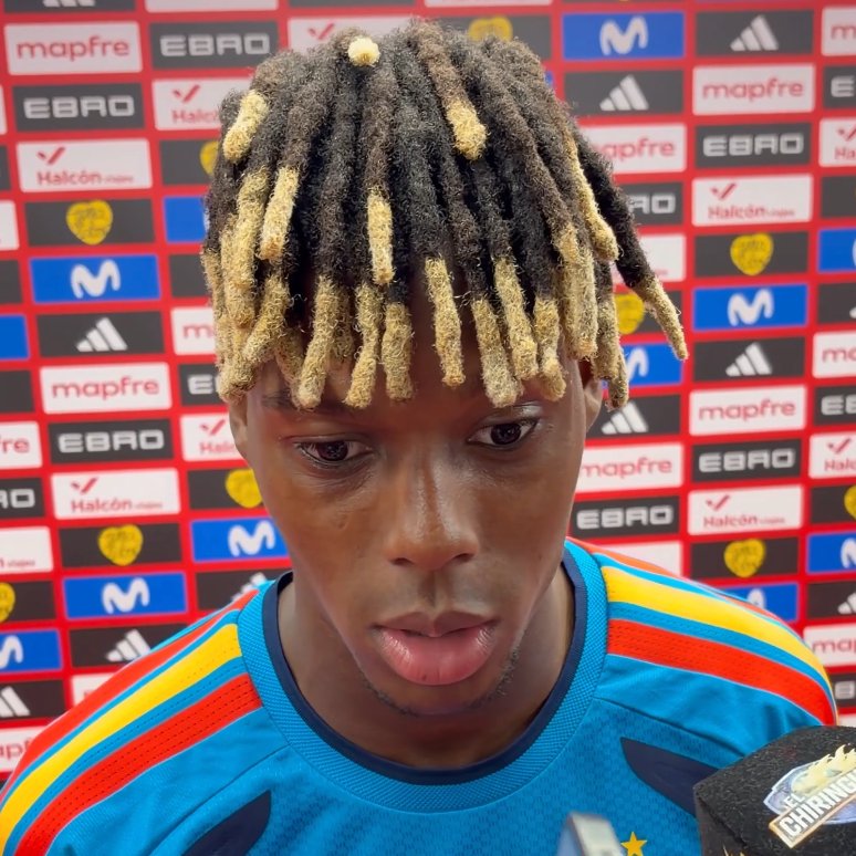 TouchlineX's tweet photo. 🚨🗣️ 𝗡𝗘𝗪: Nico Williams: "I hope Lamine Yamal wins the BALLON D’OR this year... If you really know football and really enjoy football, then you know Lamine is the BEST." https://t.co/9ZNvbJBu7h