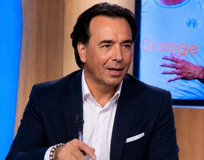 ZoneCanaris's tweet photo. 🚨 PRÉCISION SUR LA VENTE DU FCN !

Selon @lequipe, l'accord signé ce mardi par les Kita concerne le fonds Phenix Sports Invest, emmené par Paulo Tavares.

Dossier désormais transmis au CSE et à la DNCG.

Vous le sentez comment ce projet ? 💬

#FCNantes #AllezFCN https://t.co/1RoGuvApTo