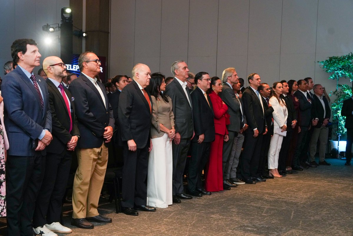 SanzLovaton's tweet photo. ¡15,000 nuevas oportunidades para transformar vidas! Porque mejorar la calidad de vida de quienes se atreven a seguir creyendo y apostando por nuestro país es lo que nos mueve cada día.

Hoy, junto a nuestro presidente @luisabinader, damos un gran paso con el anuncio de "Talent Up RD". Gracias a esta poderosa alianza con el @el_BID, @googlecloud, Cisco Networking Academy (@CiscoNetAcad) y @Adozona_rd, abrimos 15,000 becas gratuitas para formar a nuestra gente en las habilidades digitales que exige el mundo de hoy.