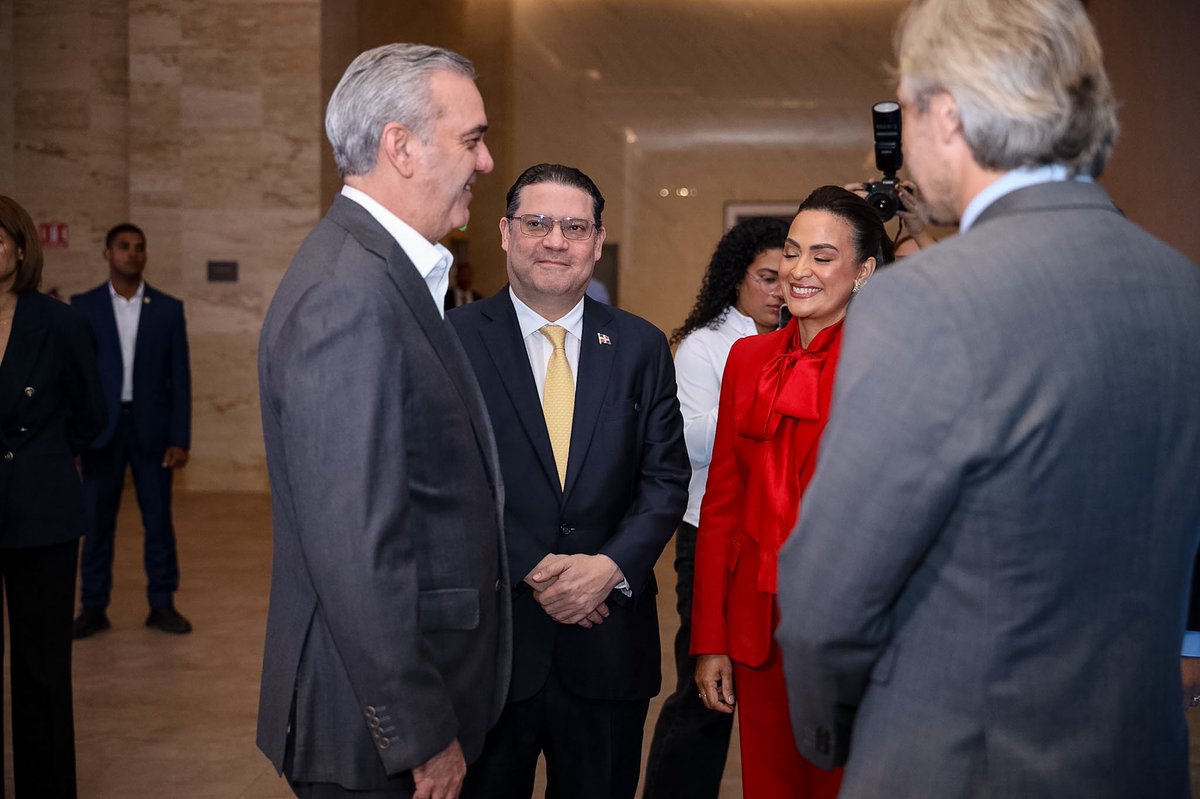 SanzLovaton's tweet photo. ¡15,000 nuevas oportunidades para transformar vidas! Porque mejorar la calidad de vida de quienes se atreven a seguir creyendo y apostando por nuestro país es lo que nos mueve cada día.

Hoy, junto a nuestro presidente @luisabinader, damos un gran paso con el anuncio de "Talent Up RD". Gracias a esta poderosa alianza con el @el_BID, @googlecloud, Cisco Networking Academy (@CiscoNetAcad) y @Adozona_rd, abrimos 15,000 becas gratuitas para formar a nuestra gente en las habilidades digitales que exige el mundo de hoy.