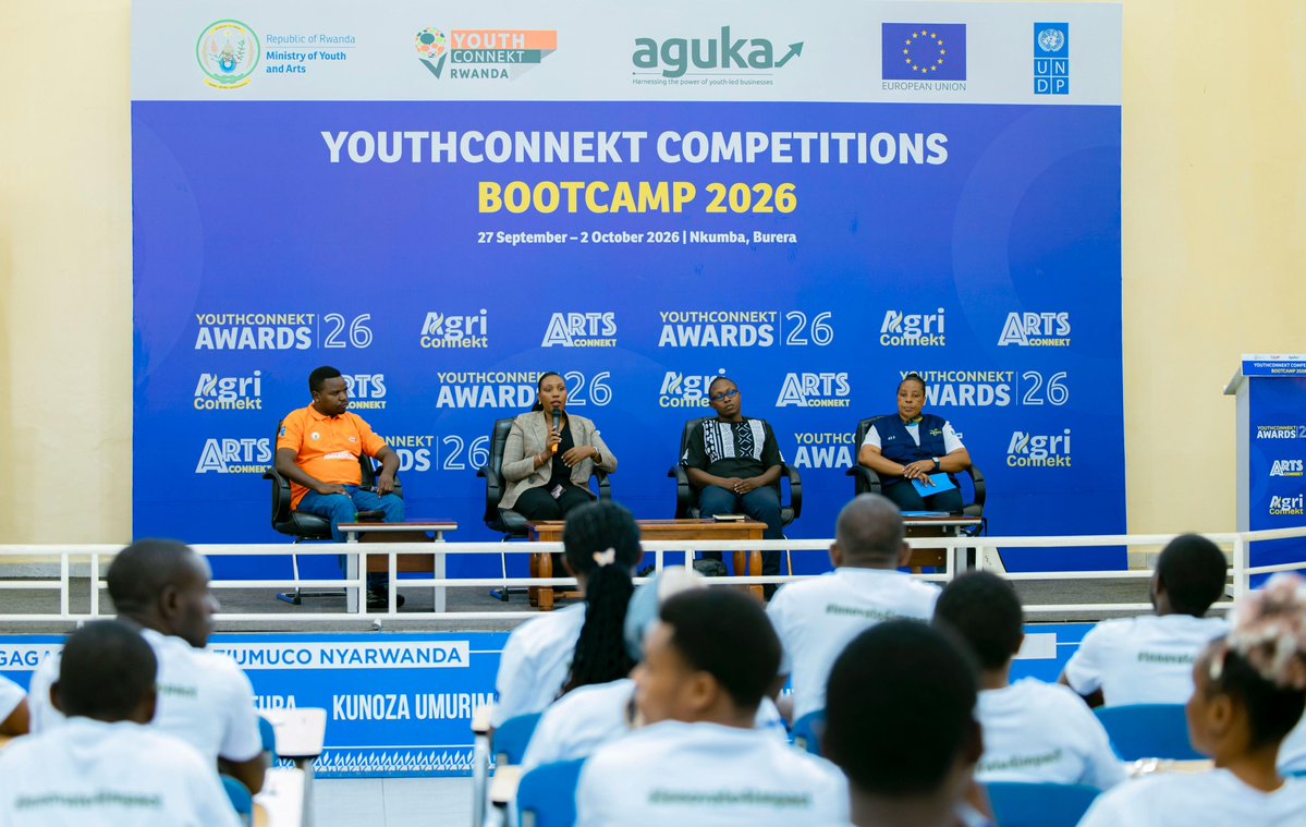 RwandaYouthArts's tweet photo. Uyu munsi, ba rwiyemezamirimo baganirijwe na Pascasie Kamanzi wa @rrainfo, Justin M. Muhire wa @RwandaFDA na Agnes Bamurange wa @rwandastandards. Ikiganiro  cyibanze ku mategeko, amabwiriza n’ibipimo ngenderwaho mu bucuruzi mu Rwanda. 

#YouthConnekt #ArtsConnekt #SoberGen https://t.co/LqvKE1jJx0