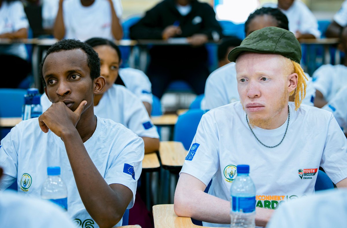 RwandaYouthArts's tweet photo. Uyu munsi, ba rwiyemezamirimo baganirijwe na Pascasie Kamanzi wa @rrainfo, Justin M. Muhire wa @RwandaFDA na Agnes Bamurange wa @rwandastandards. Ikiganiro  cyibanze ku mategeko, amabwiriza n’ibipimo ngenderwaho mu bucuruzi mu Rwanda. 

#YouthConnekt #ArtsConnekt #SoberGen https://t.co/LqvKE1jJx0