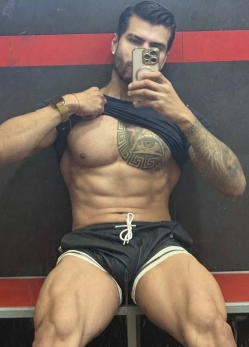 Cosmo_3's tweet photo. Se entrenó 💪⚡️🔥👾😈😏💣🧨#gym #musclealpha #fitnessaddict #fitnesss #legs #muscle #Gymflex #gymer https://t.co/wHUaahHRIj