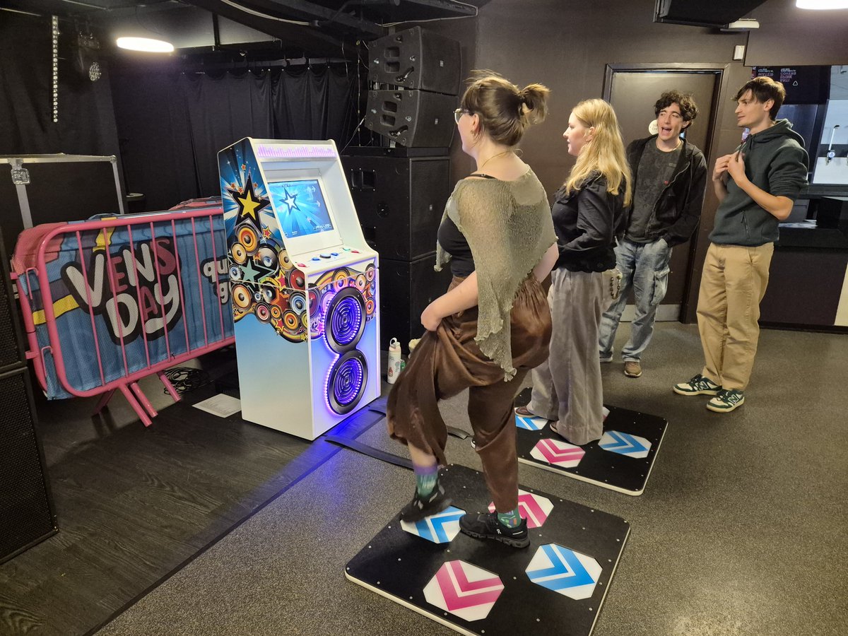 AltitudeEvents's tweet photo. Its always nice to be back with Kent Students' Union in Canterbury, Kent for some #FreshersFun!! Everyone loved the #RetroGames, #DanceMachineHire and #InteractiveGamesHire plus Strike a Light saw an amazing set of scores on the scoreboard! 

#Freshers2026 https://t.co/H20EGk0VOS